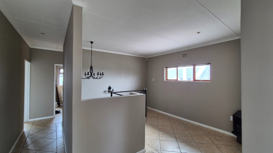 5 Bedroom Property for Sale in Country Club Western Cape